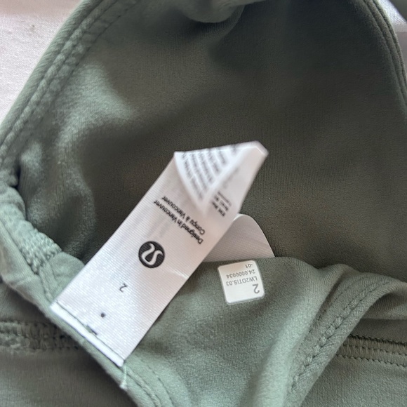 Size 2 Lululemon Align V-Neck Bra - Picture 3 of 3